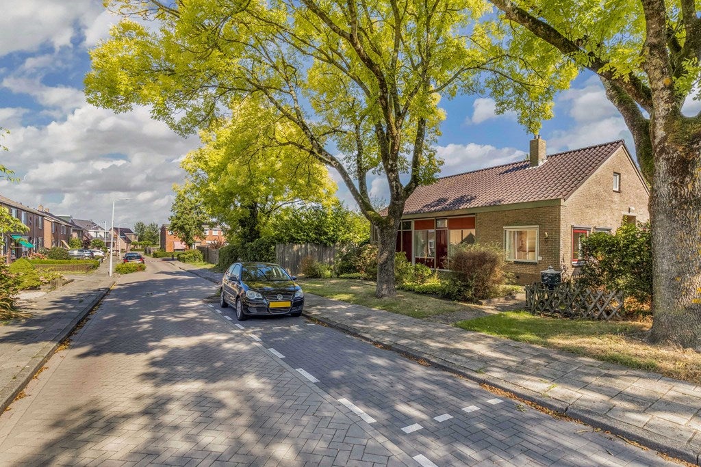 Vrijstaande woning te koop: Meester Döllestraat 1, Bakhuizen