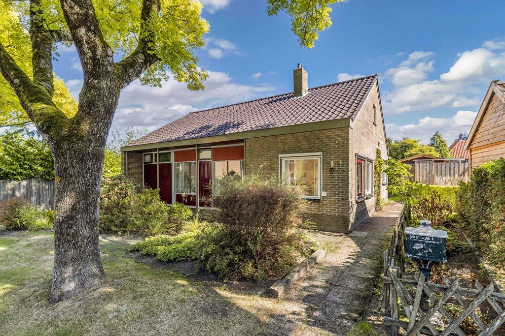 Vrijstaande woning te koop: Meester Döllestraat 1, Bakhuizen