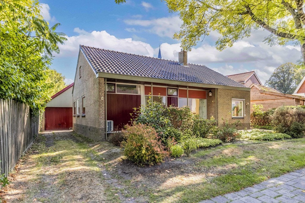 Vrijstaande woning te koop: Meester Döllestraat 1, Bakhuizen