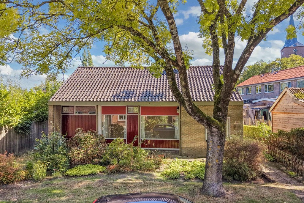 Vrijstaande woning te koop: Meester Döllestraat 1, Bakhuizen
