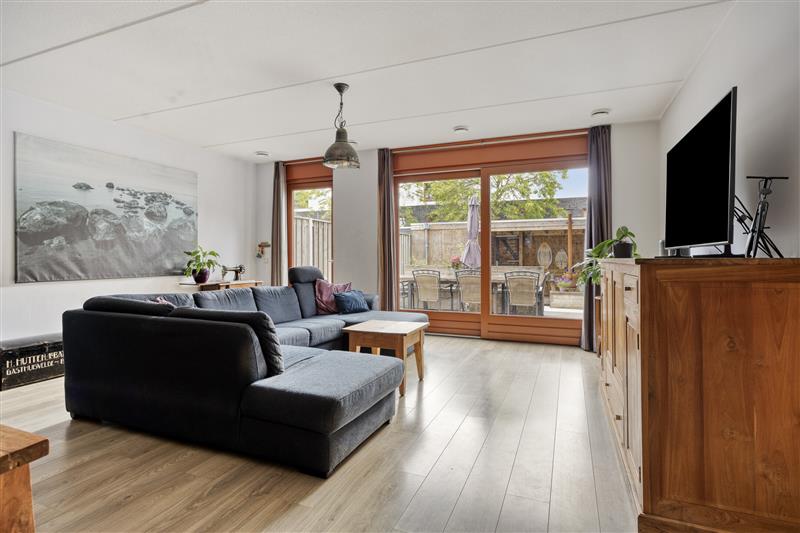 Tussenwoning te koop: Wilniserf 35, Tilburg
