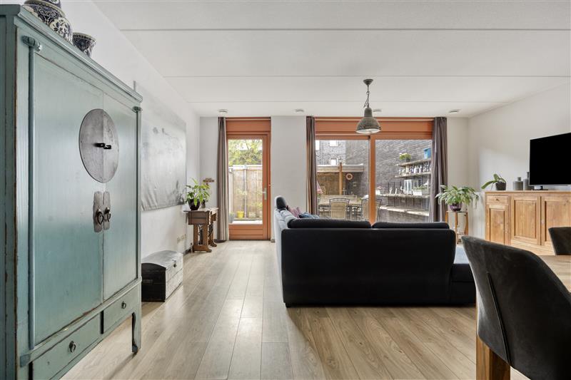 Tussenwoning te koop: Wilniserf 35, Tilburg
