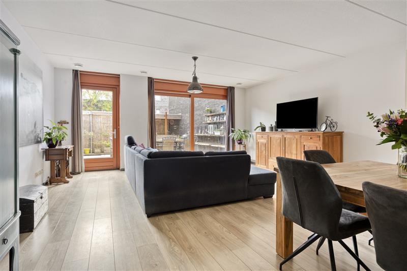 Tussenwoning te koop: Wilniserf 35, Tilburg