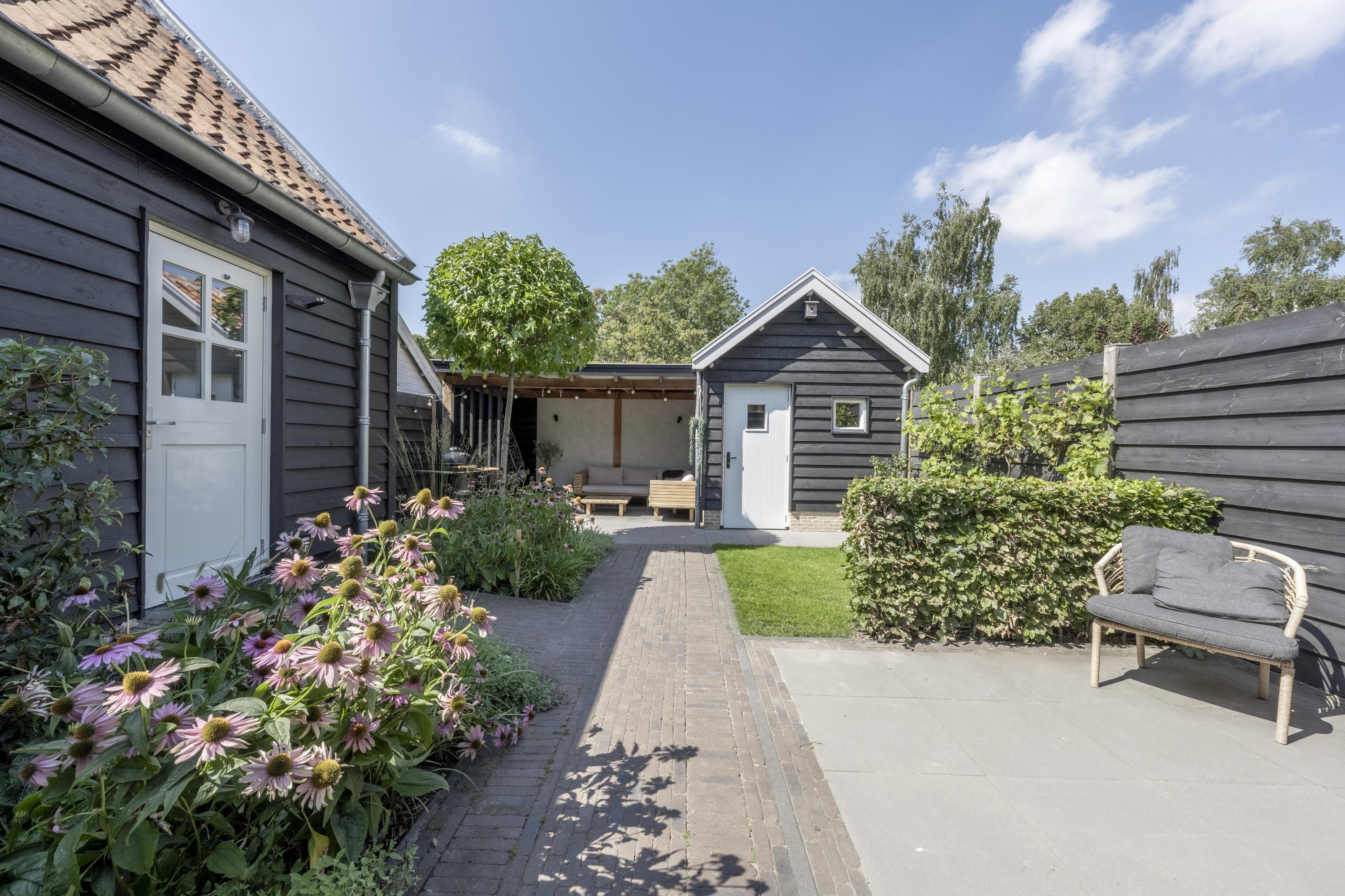 Twee-onder-één-kap te koop: Nieuwestraat 3, Strijen