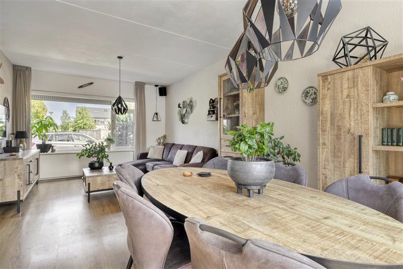 Tussenwoning te koop: Van Goghlaan 12, Woudenberg