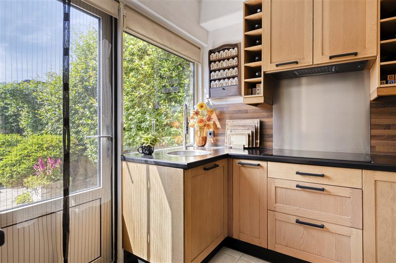 Tussenwoning te koop: Van Goghlaan 12, Woudenberg