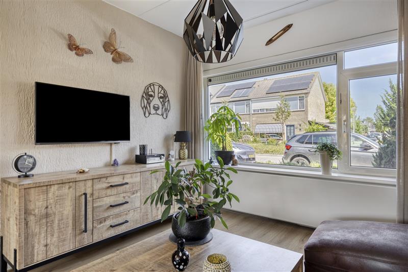 Tussenwoning te koop: Van Goghlaan 12, Woudenberg