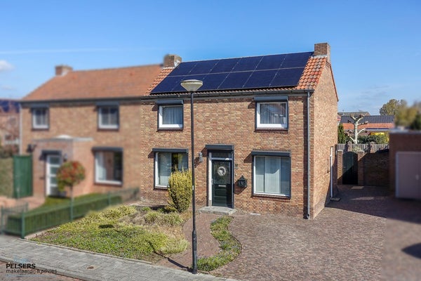 Prins Bernhardlaan 10 in Reuver