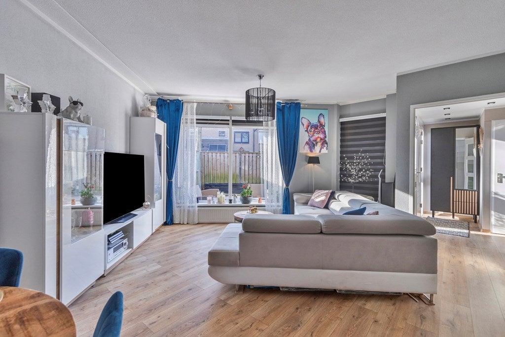 Tussenwoning te koop: Lijster 22, Hoogvliet Rotterdam