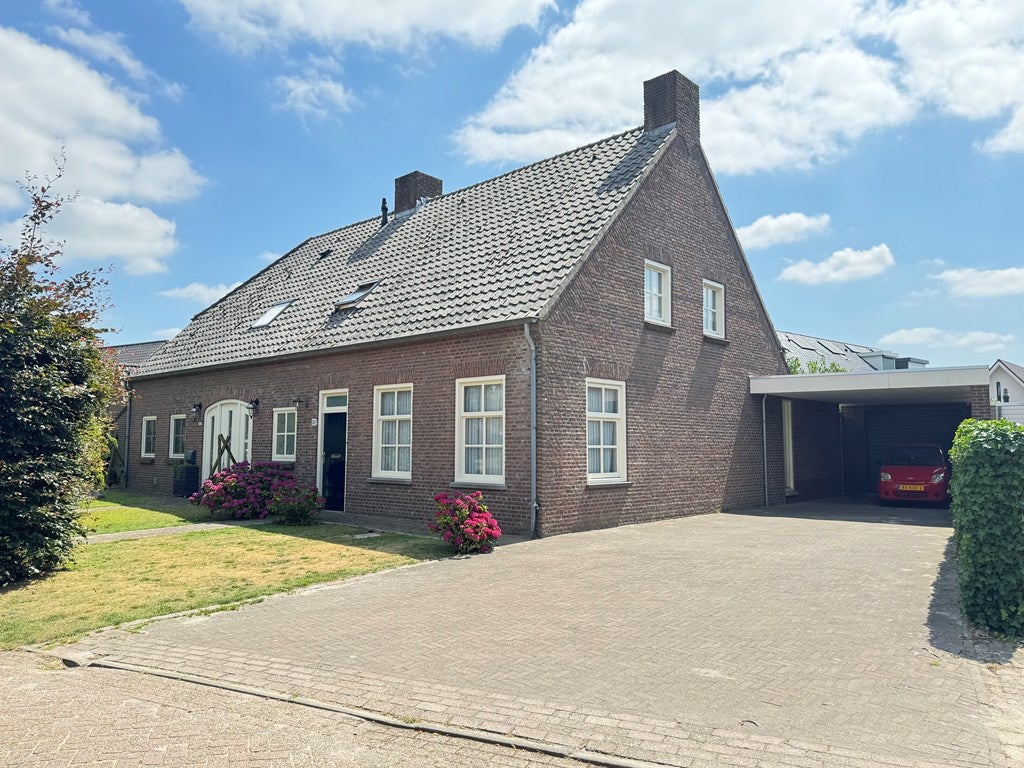 Huis Kerkeneind 30 in Casteren