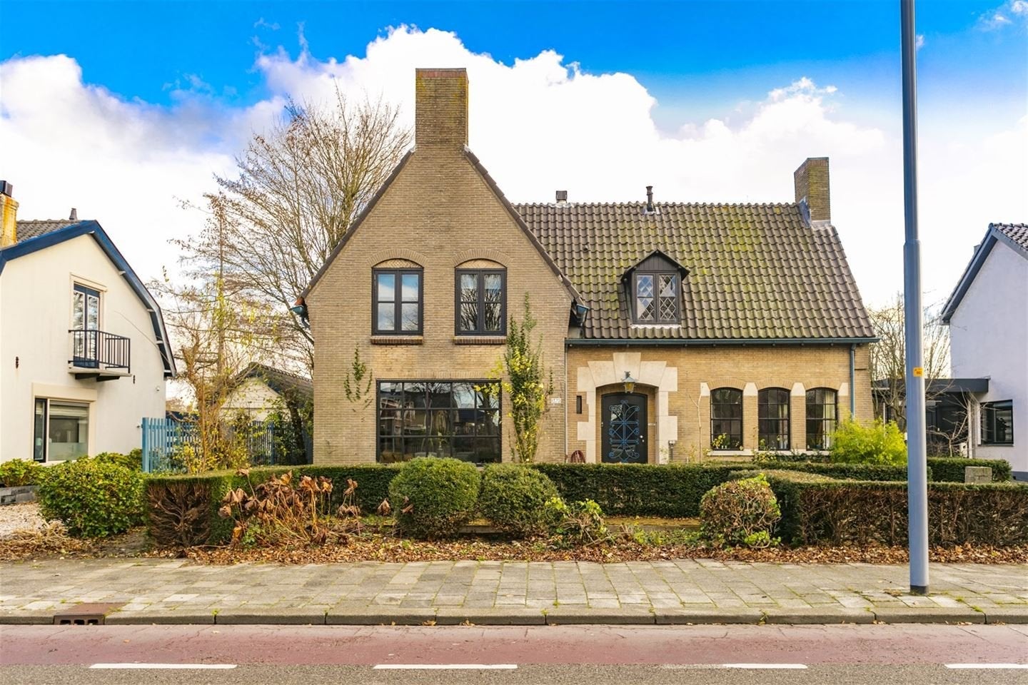 House For Rent: Hoofdweg, Nieuw-Vennep For €2,250