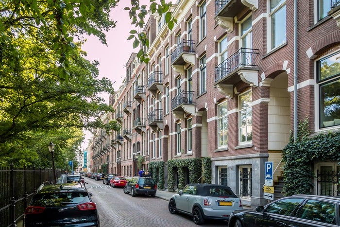 Te huur: Appartement Vossiusstraat 37 2 + 3 in Amsterdam