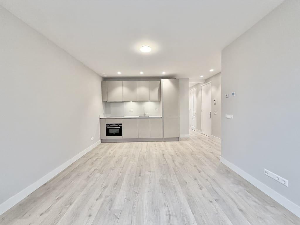 Te huur Appartement Van Tuyll van Serooskerkenweg in Amsterdam
