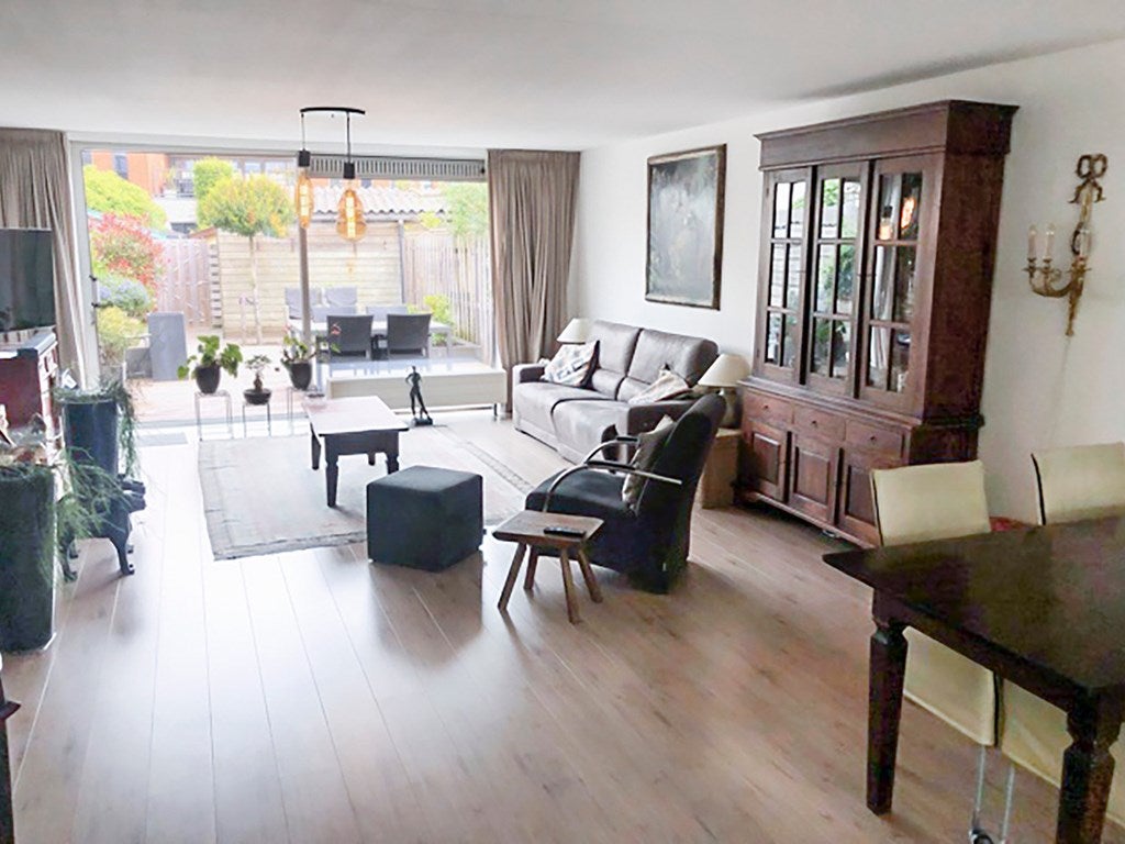 Tussenwoning te koop: Socrateshof 3, Huizen