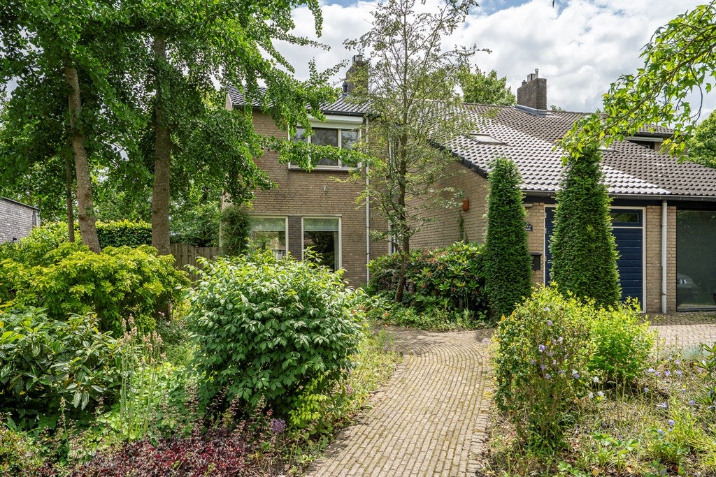 Twee-onder-één-kap te koop: Randenborgweg 24, Nieuwstadt