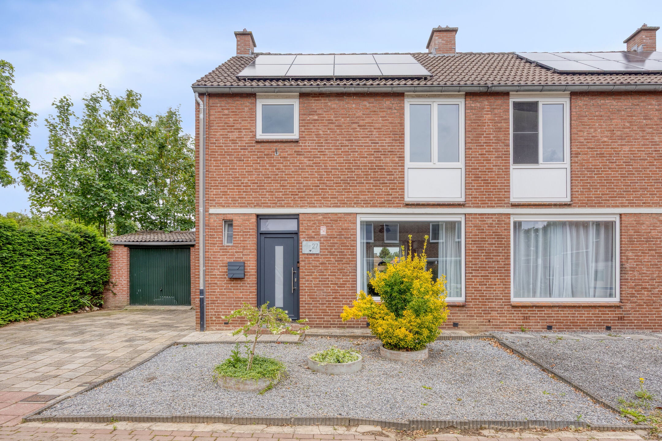 Huis Burg Schoolmeestersstraat 27 in Roosteren
