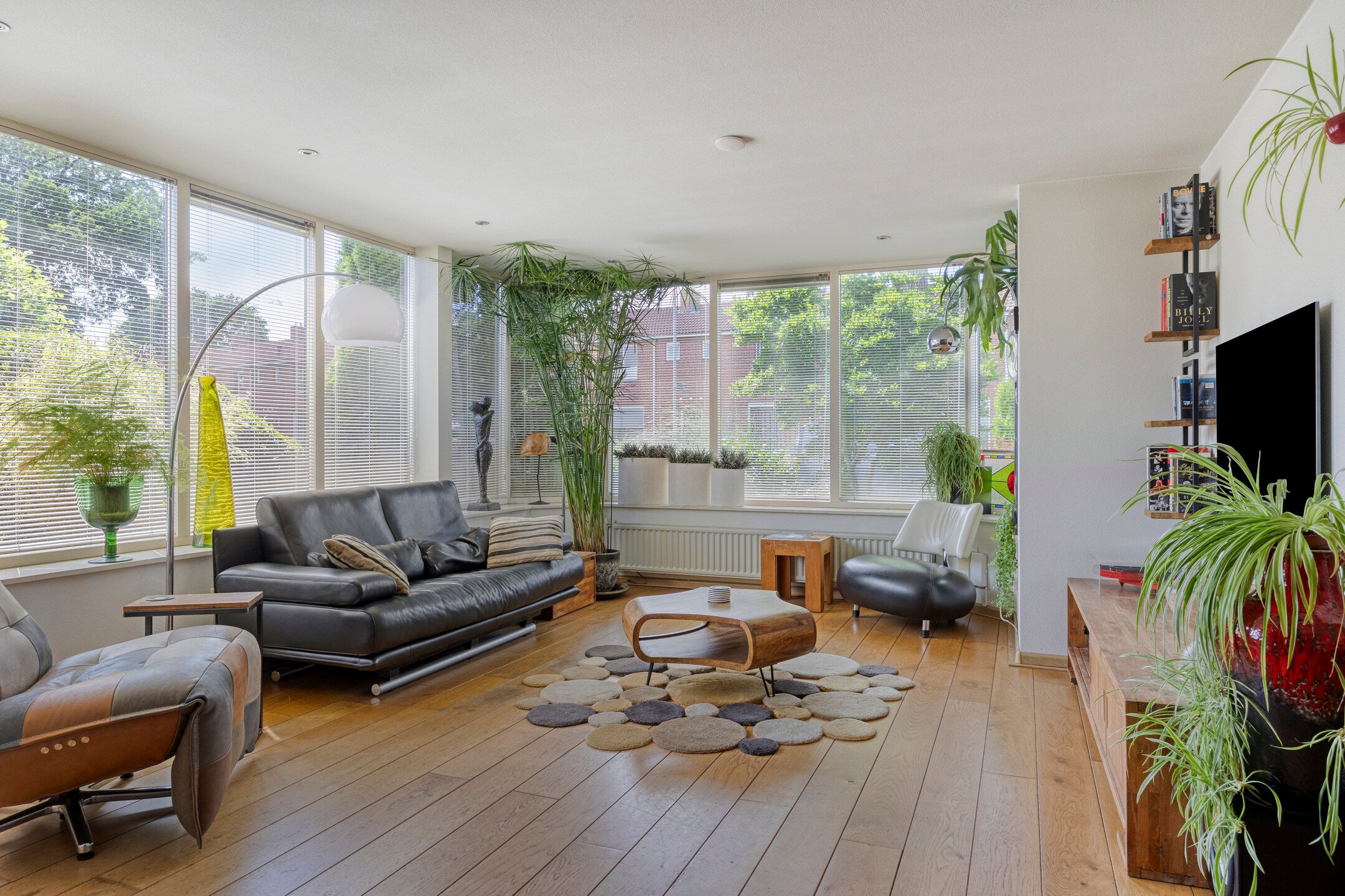 Vrijstaande woning te koop: Van Panhuyslaan 42, Leek