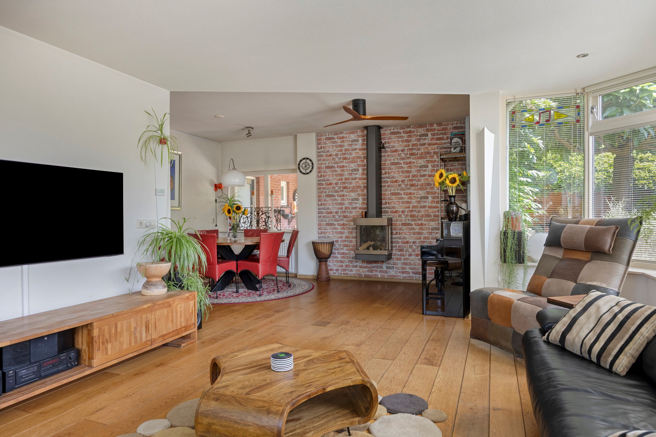 Vrijstaande woning te koop: Van Panhuyslaan 42, Leek
