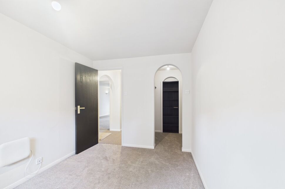 Flat Griffin Walk in Dartford