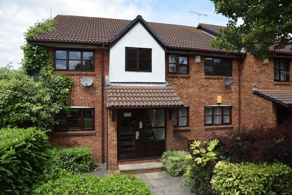Flat Griffin Walk in Dartford