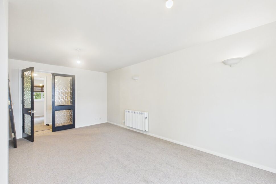 Flat Griffin Walk in Dartford