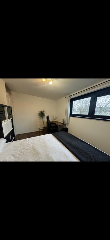 Room Sturmer Way in Greater London