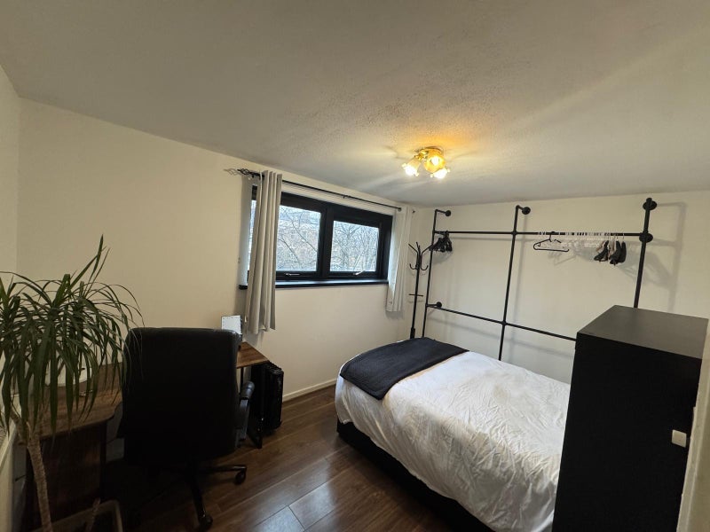 Room Sturmer Way in Greater London