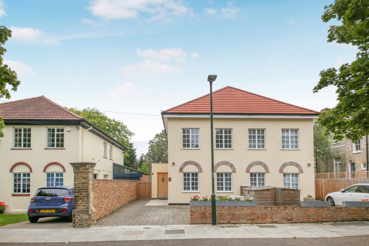 Flat Arlington Road in Greater London