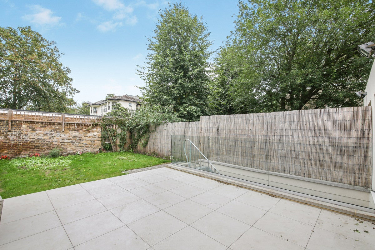 Flat Arlington Road in Greater London