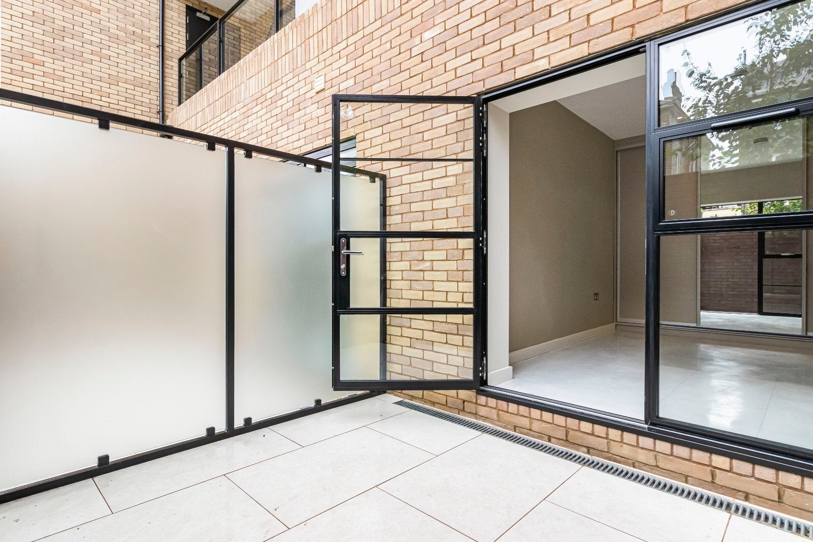 Flat Hampshire Street in Greater London