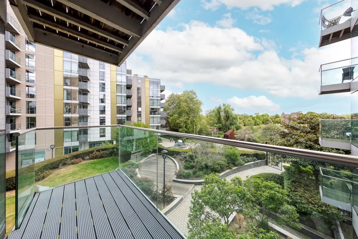 Flat Riverside Gardens in Greater London