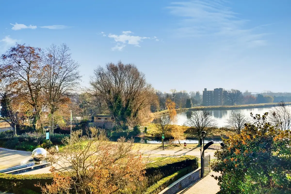 Flat Riverside Gardens in Greater London
