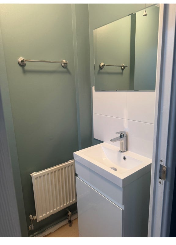 Room Ellan Hay Road in Bristol