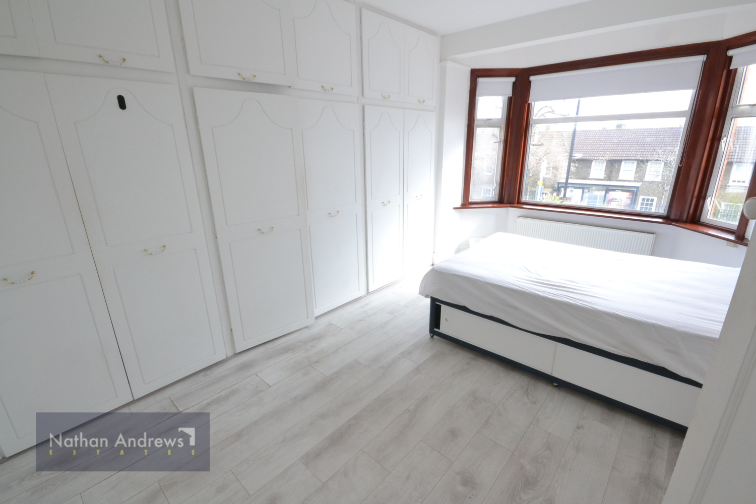 Flat Barlby Road in Greater London