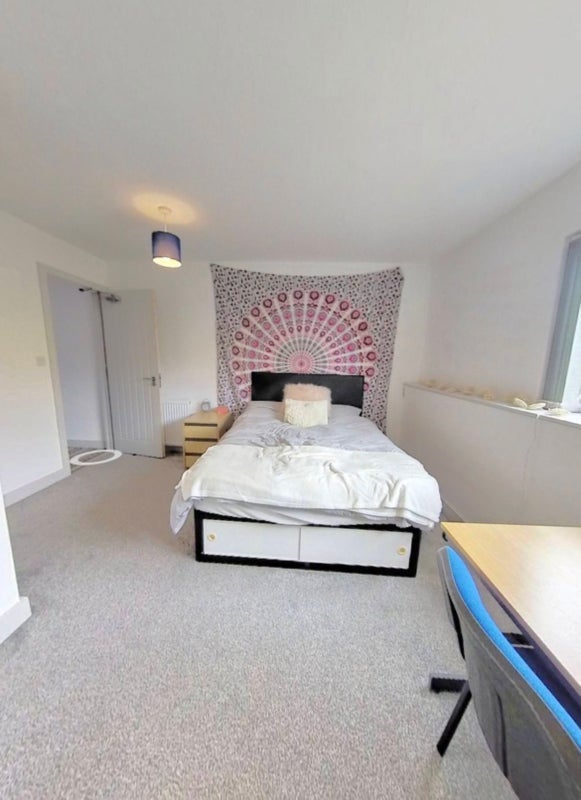 Room Dawlish Road in Birmingham