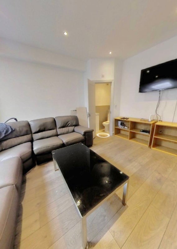 Room Dawlish Road in Birmingham