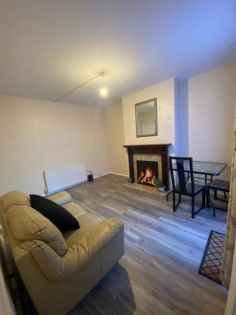 Flat Waterside Close in Greater London