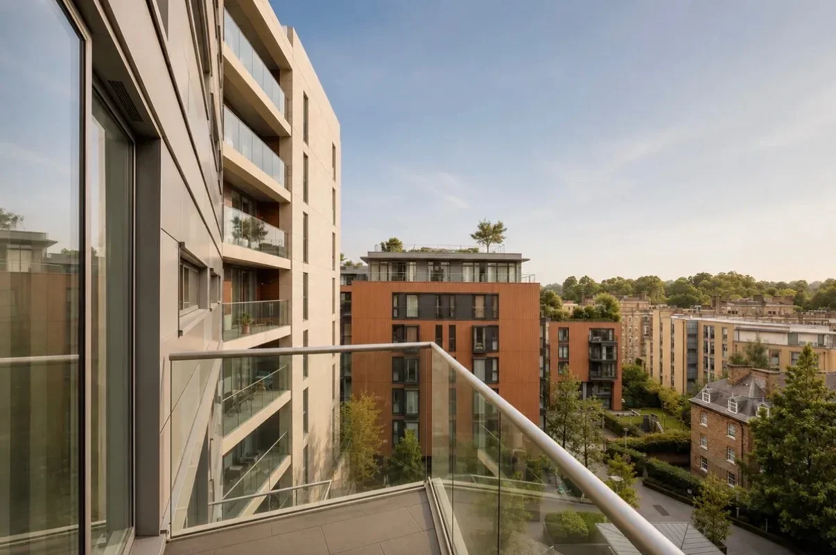 Flat Gatliff Road in City of Westminster