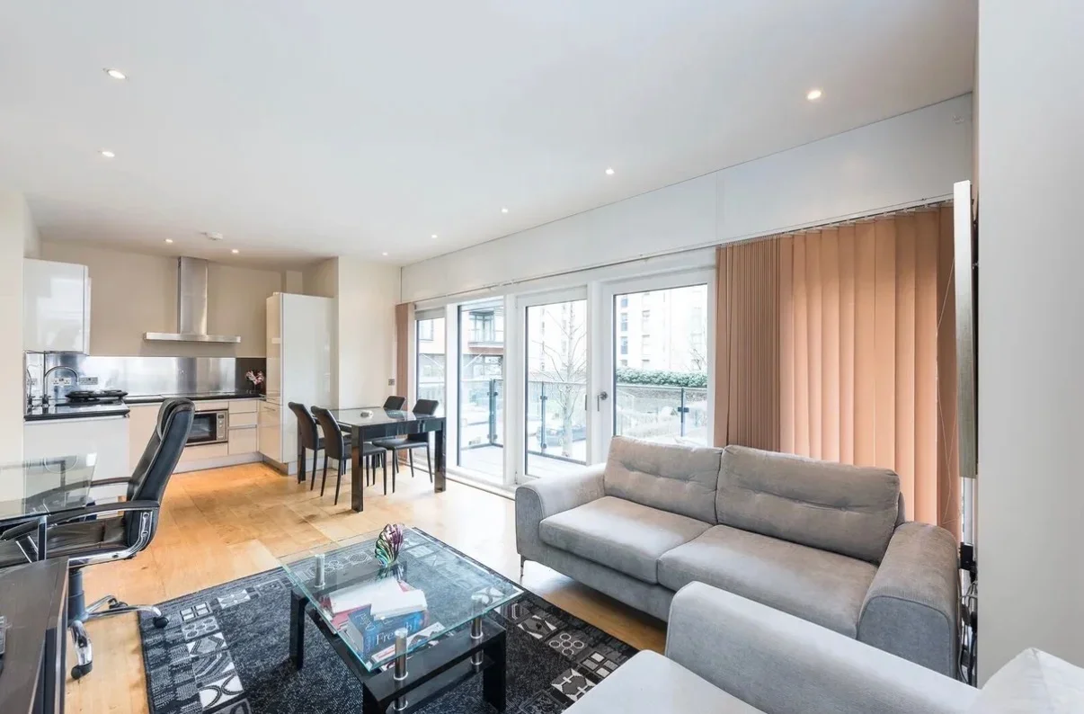 Flat Gatliff Road in City of Westminster