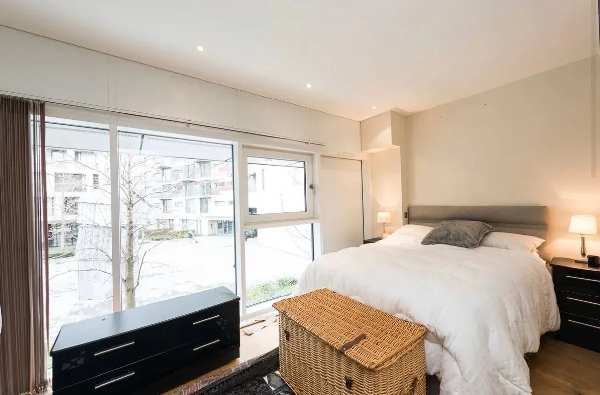 Flat Gatliff Road in City of Westminster