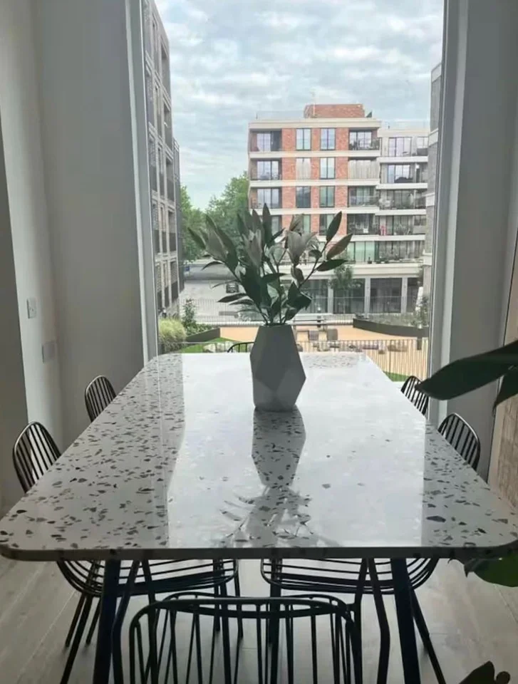 Flat Smeed Road in Greater London