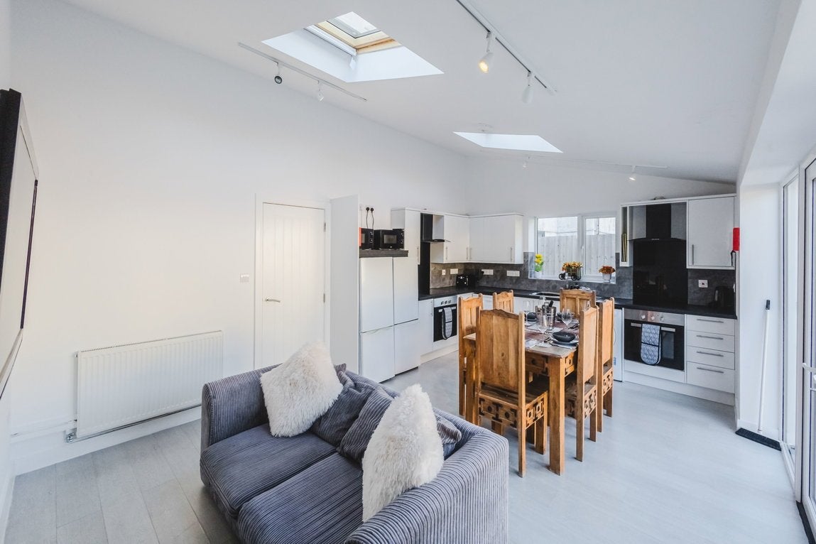 Room Lawrence Road in Cotswold District