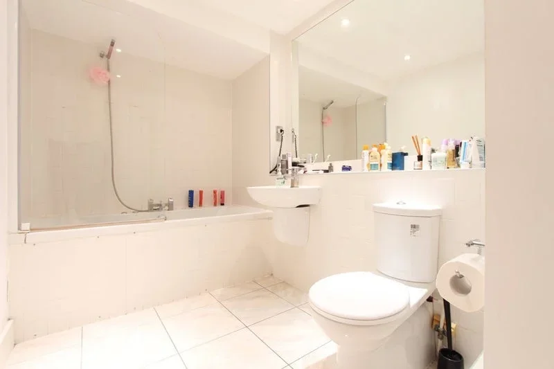 Room Tivoli Mews in Greater London