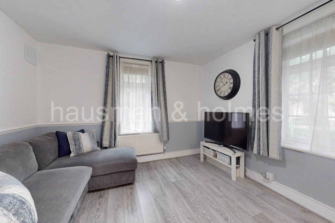 Flat Addison Way in Greater London