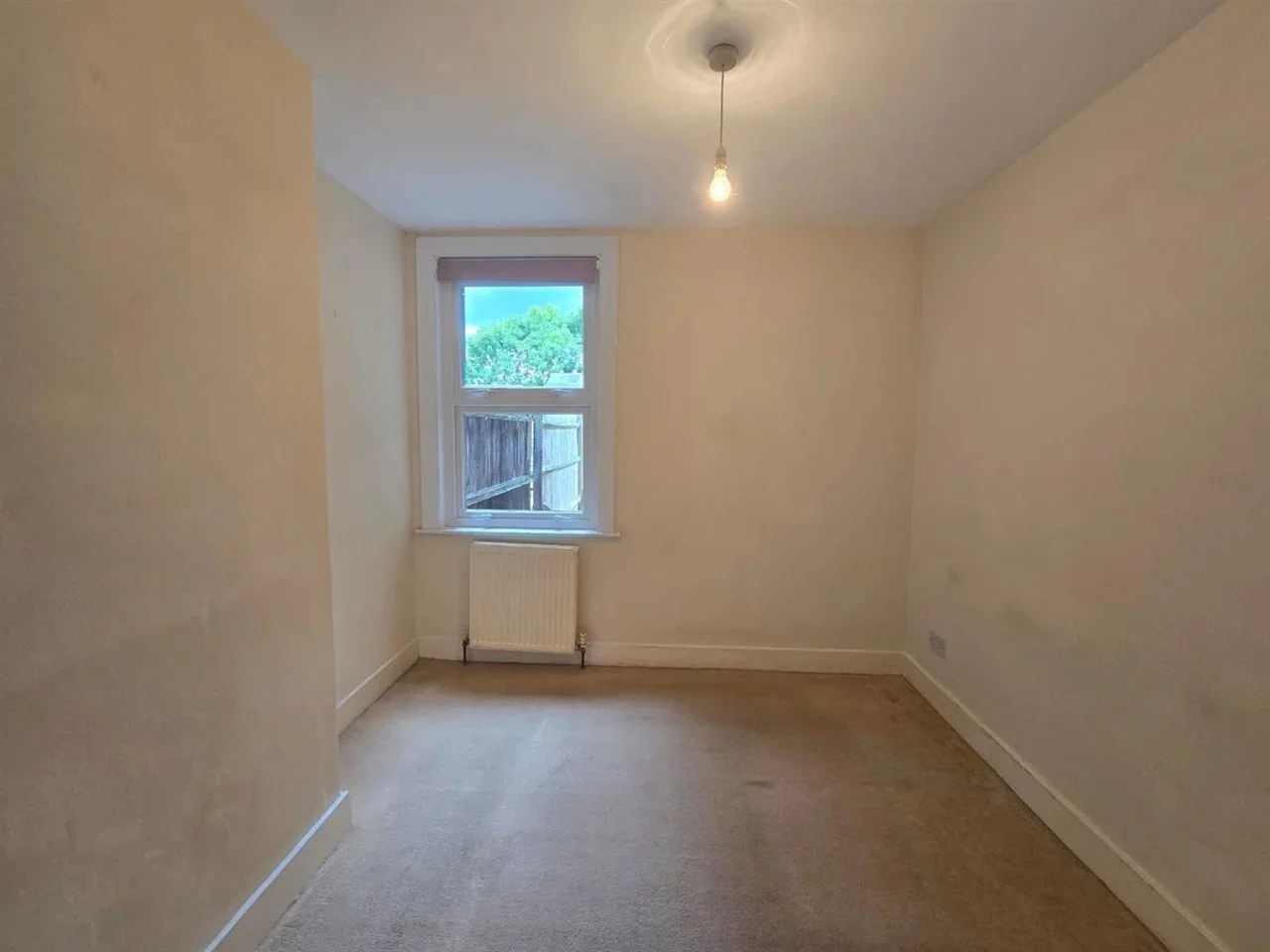 Flat Putney Road in Greater London