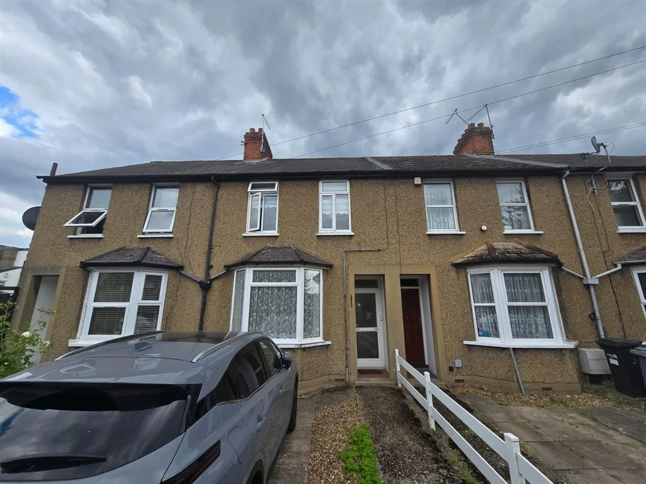 Flat Putney Road in Greater London