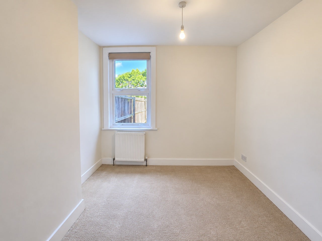 Flat Putney Road in Greater London