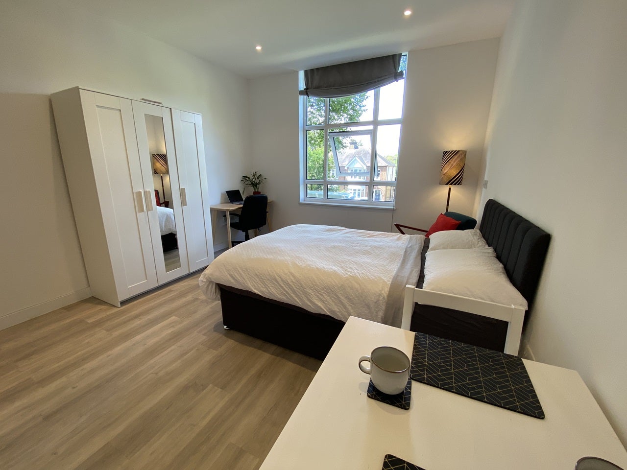 Flat Bromyard Avenue in Greater London