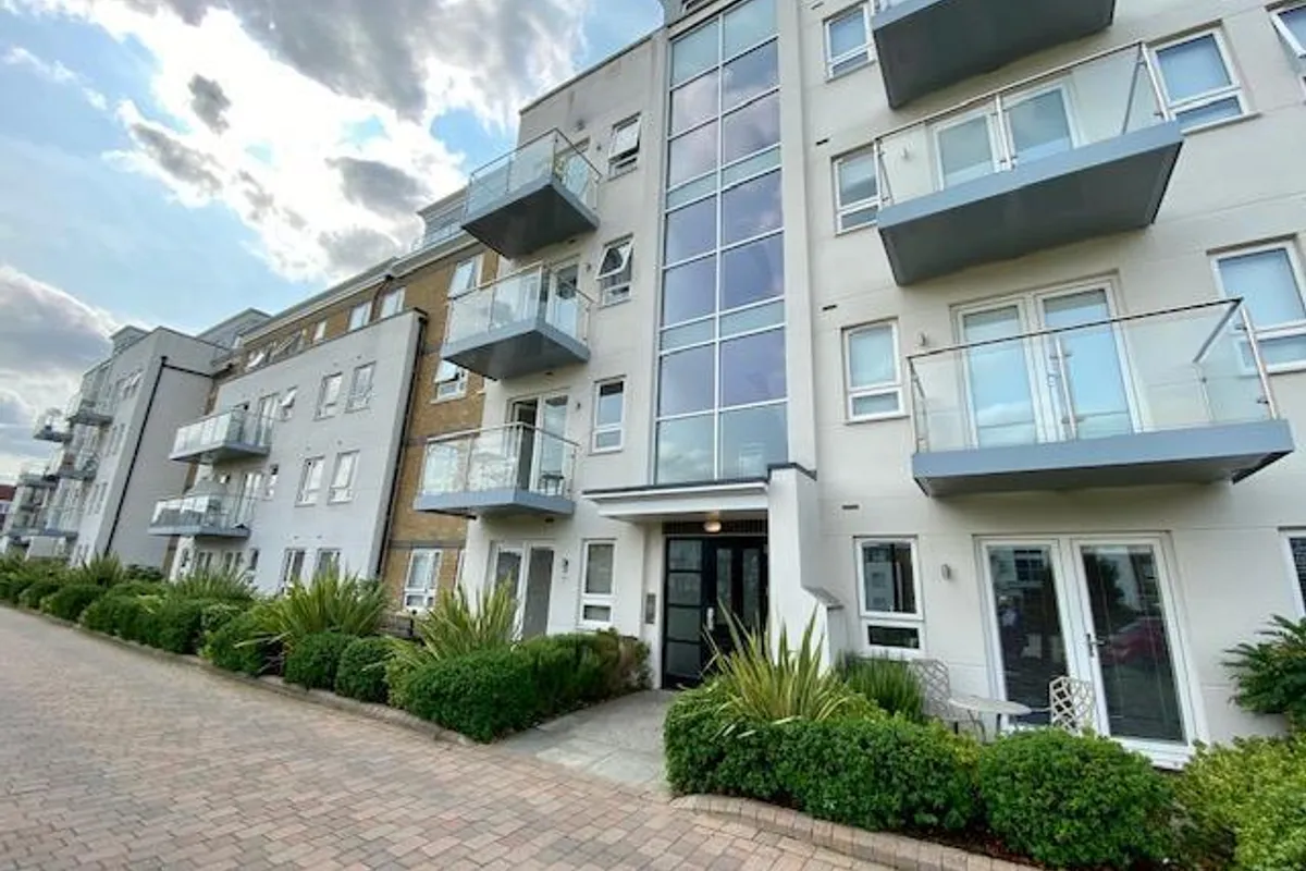 Flat Heron Way in Maidenhead