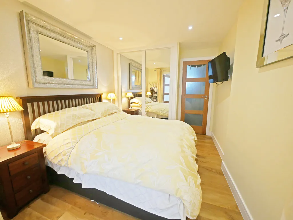 Flat Harefield Road in Greater London